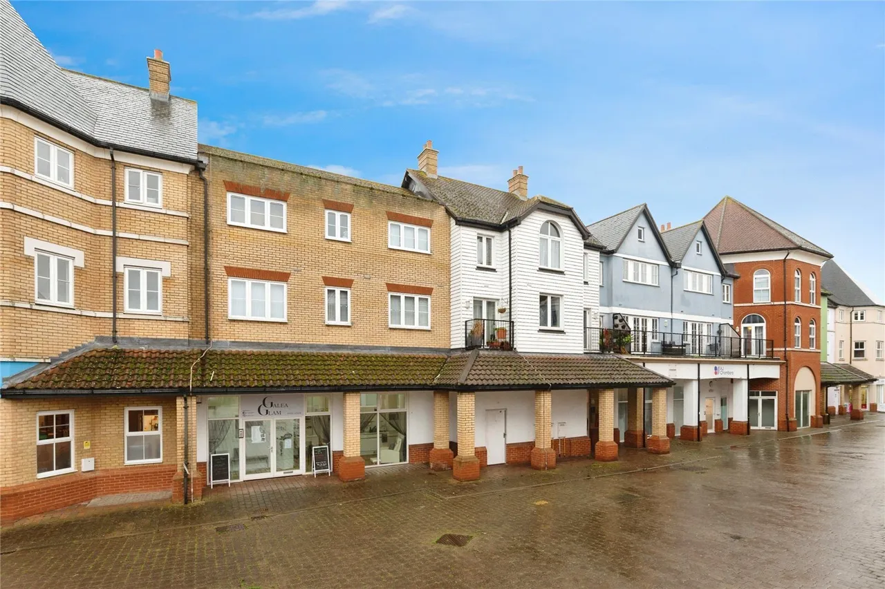 2 bed flat for sale — Roche Close, Rochford, Essex, SS4