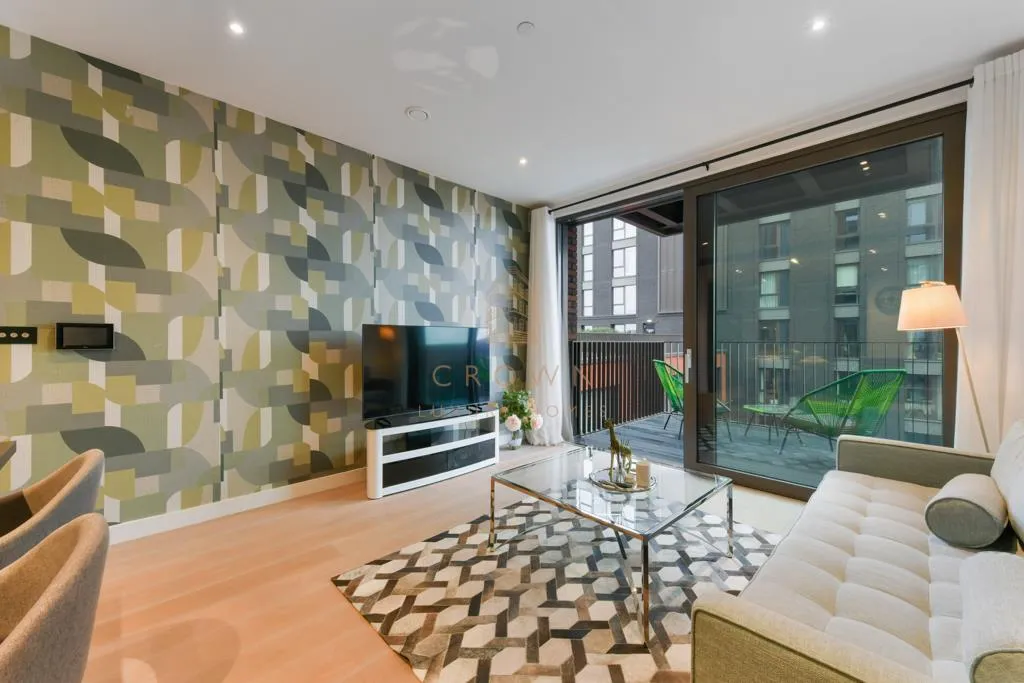 2 bed flat for sale, Viaduct Gardens, London, SW11