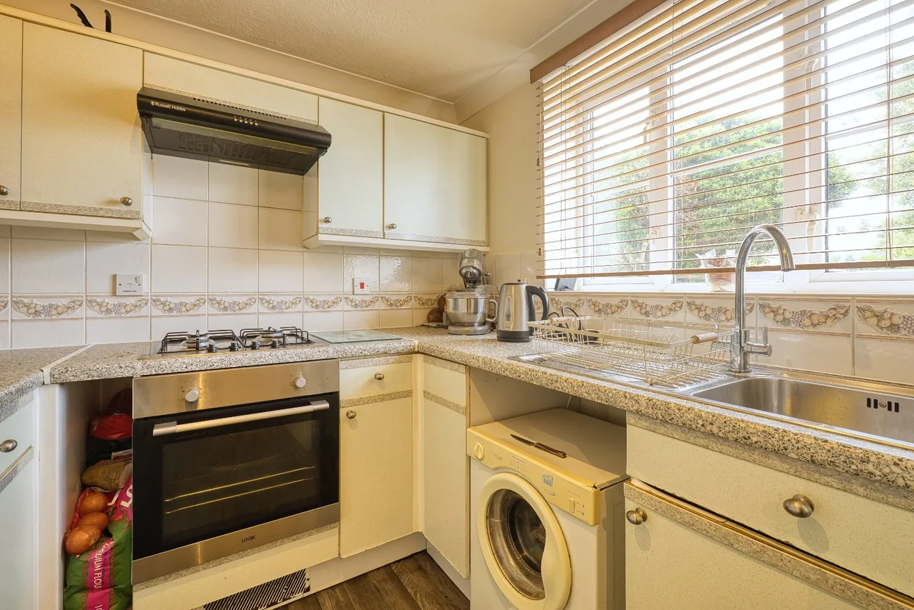 Moyes Close, Cliffsend, CT12, photo 3