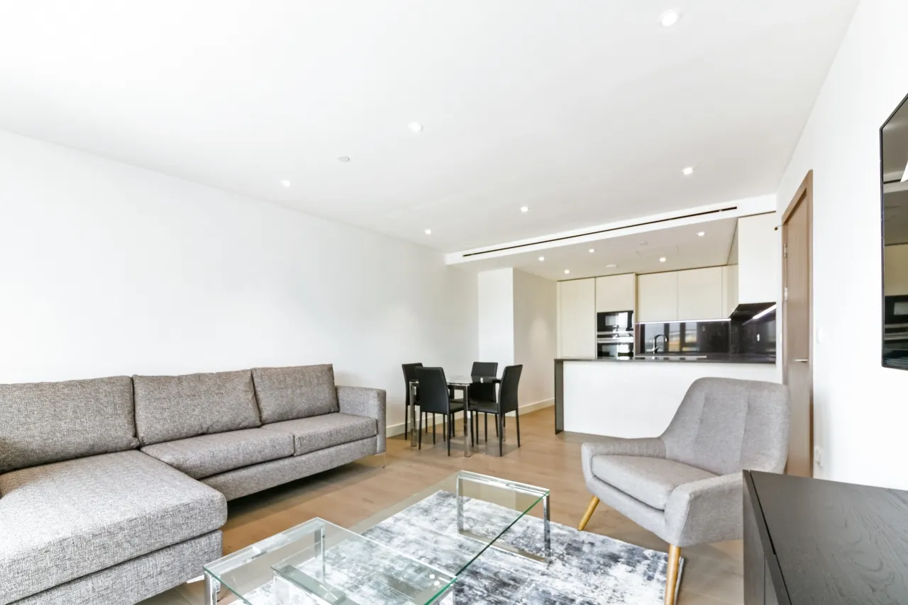 2 bed flat to rent — Admiralty House, 150 Vaughan Way, Shadwell, London, E1W