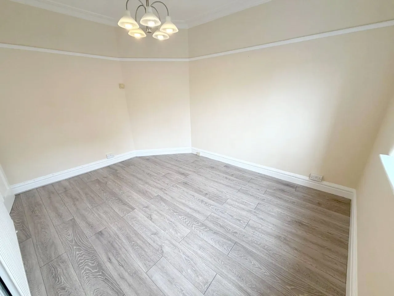 The Broadway, Mill Hill, NW7, photo 2
