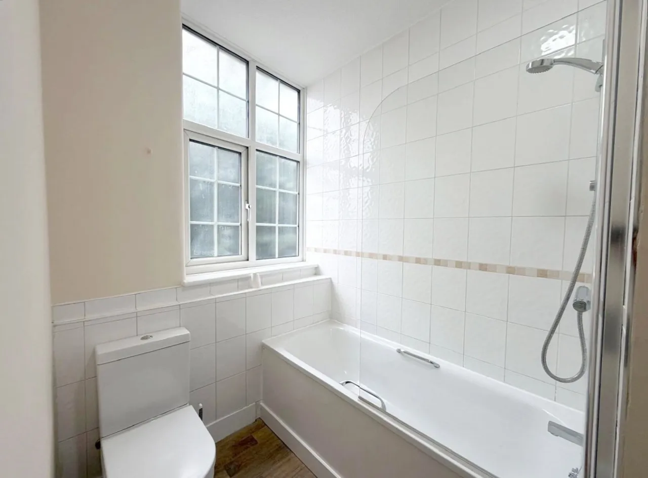 The Broadway, Mill Hill, NW7, photo 5