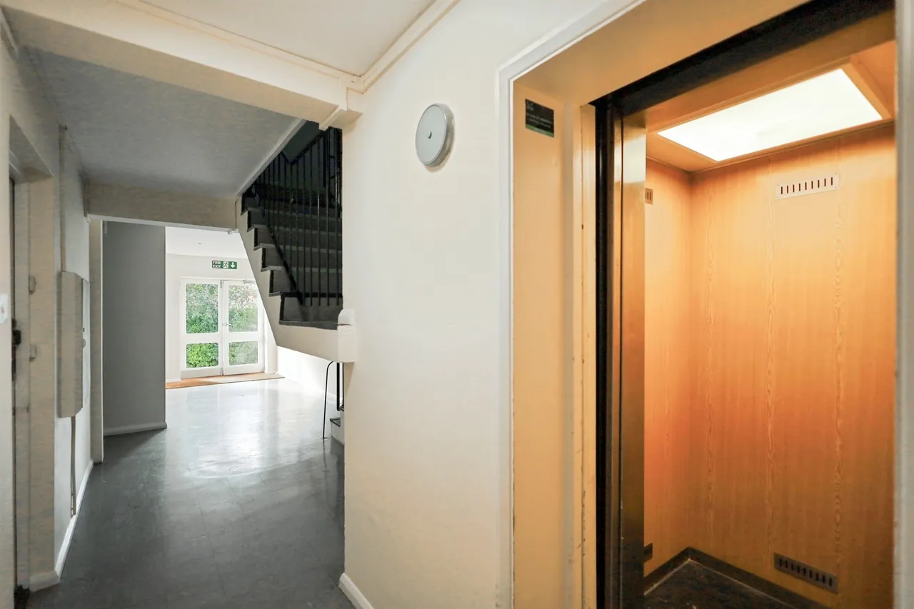 St. Annes Road, Eastbourne, photo 12