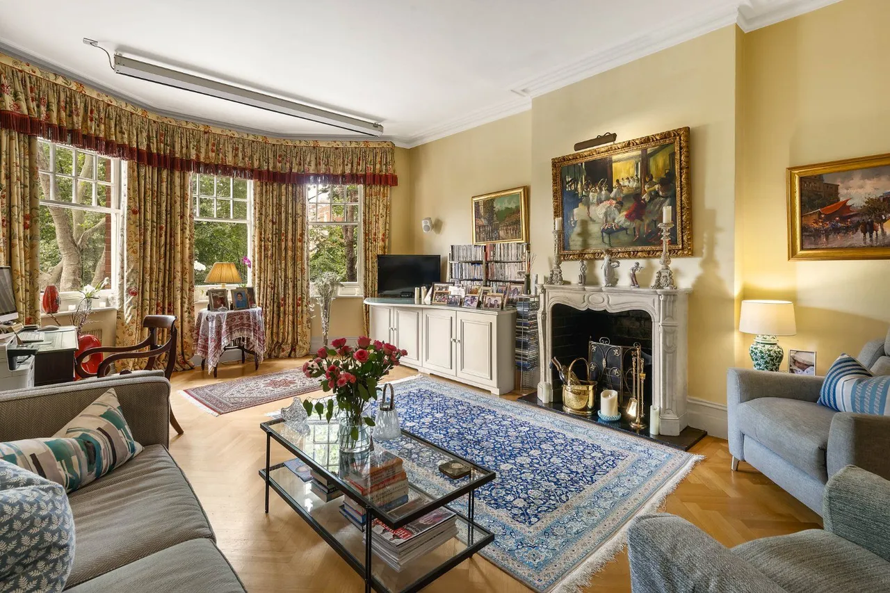 Campden Hill Court, Campden Hill Road, Kensington, London, W8 7HL, photo 2