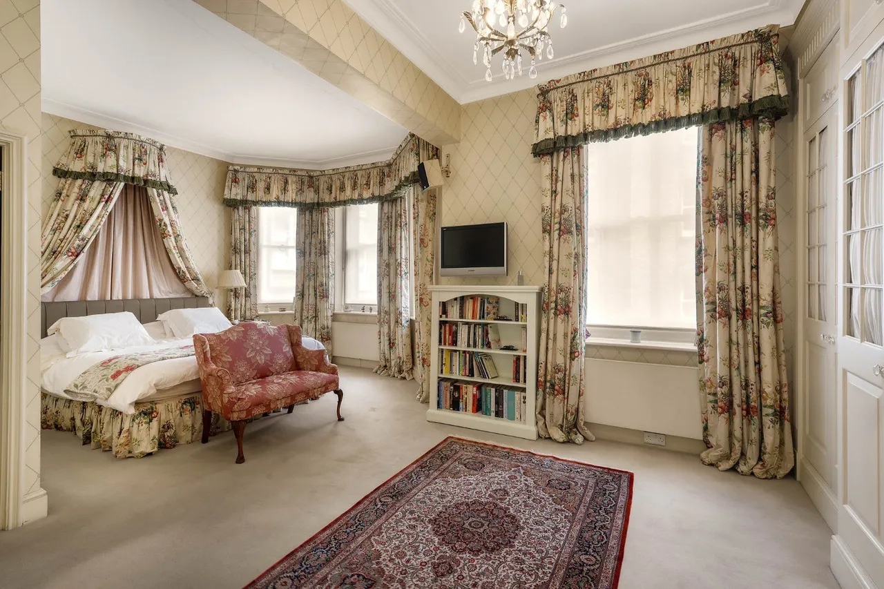 Campden Hill Court, Campden Hill Road, Kensington, London, W8 7HL, photo 3
