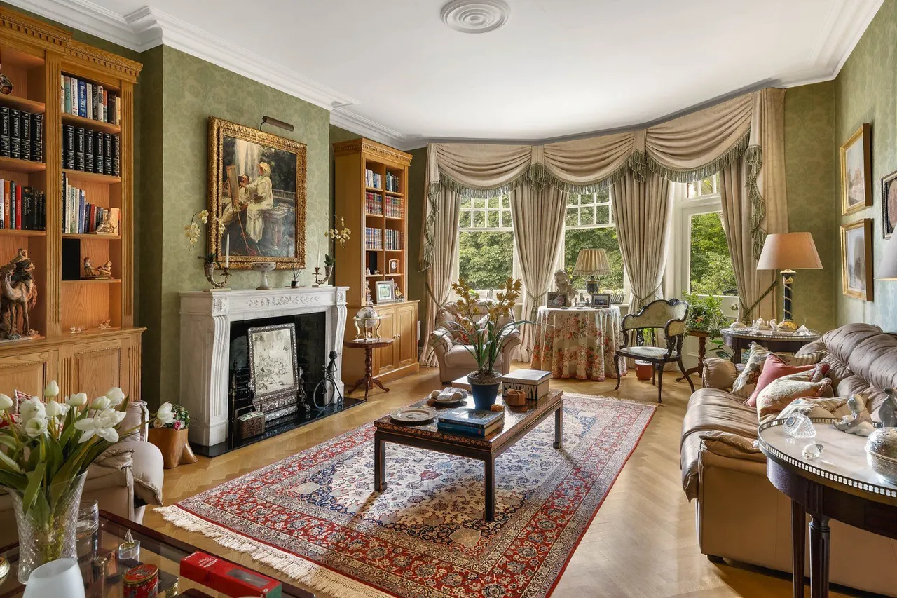 4 bed flat for sale — Campden Hill Court, Campden Hill Road, Kensington, London, W8 7HL