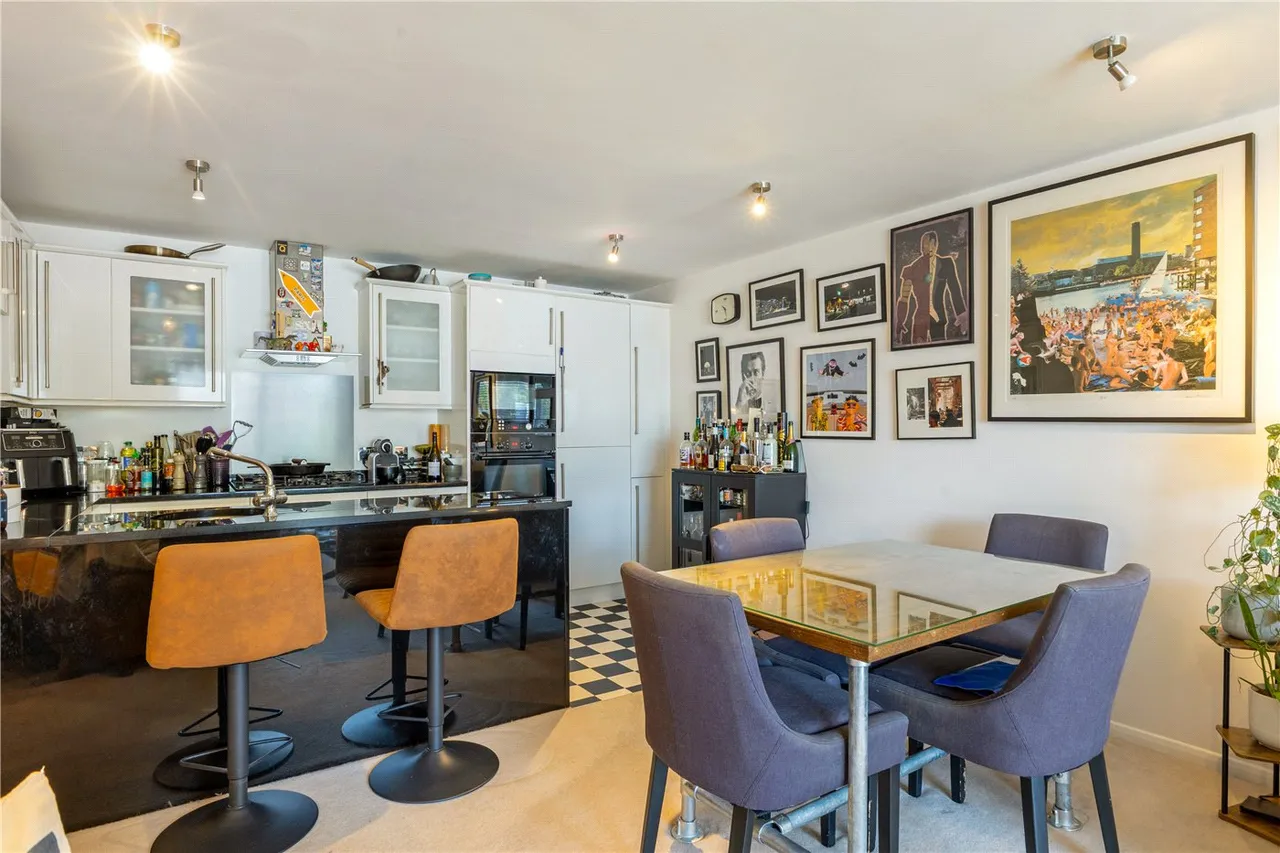 Wandsworth Road, London, SW8, photo 5