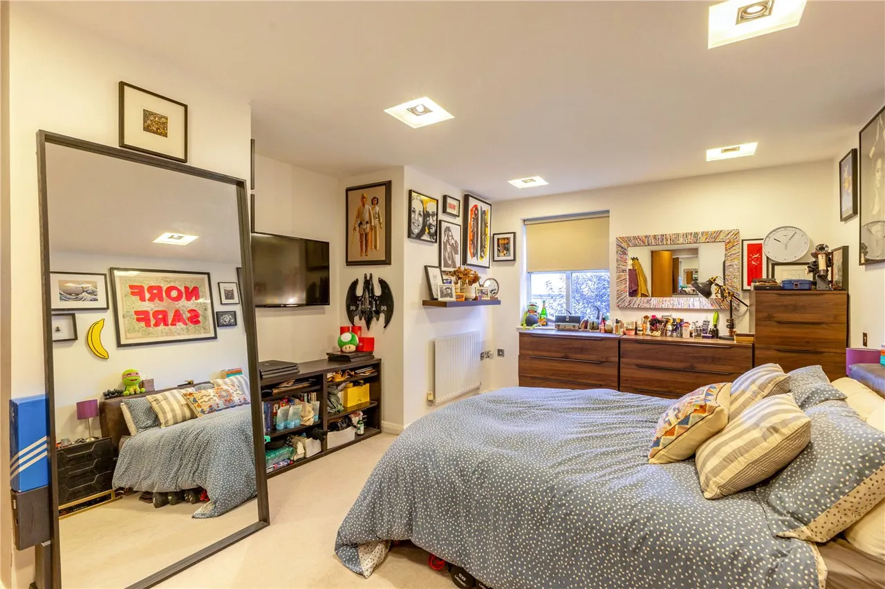 Wandsworth Road, London, SW8, photo 10