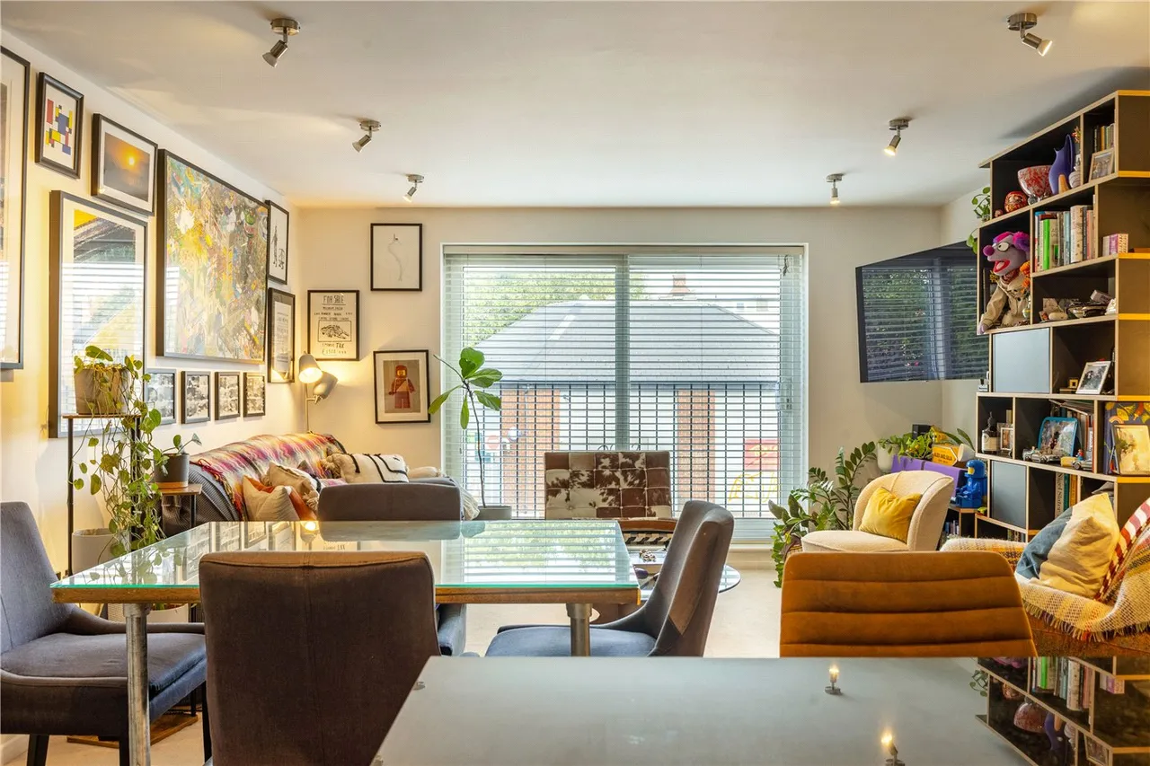 Wandsworth Road, London, SW8, photo 6