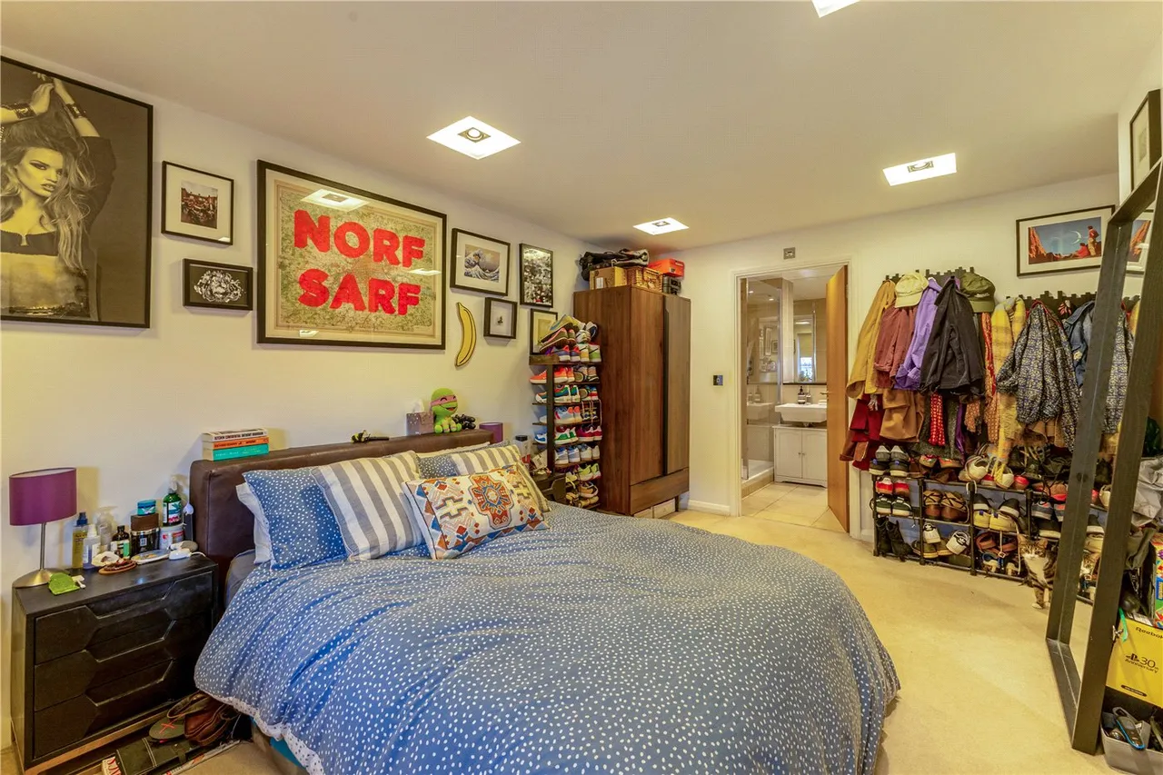 Wandsworth Road, London, SW8, photo 11