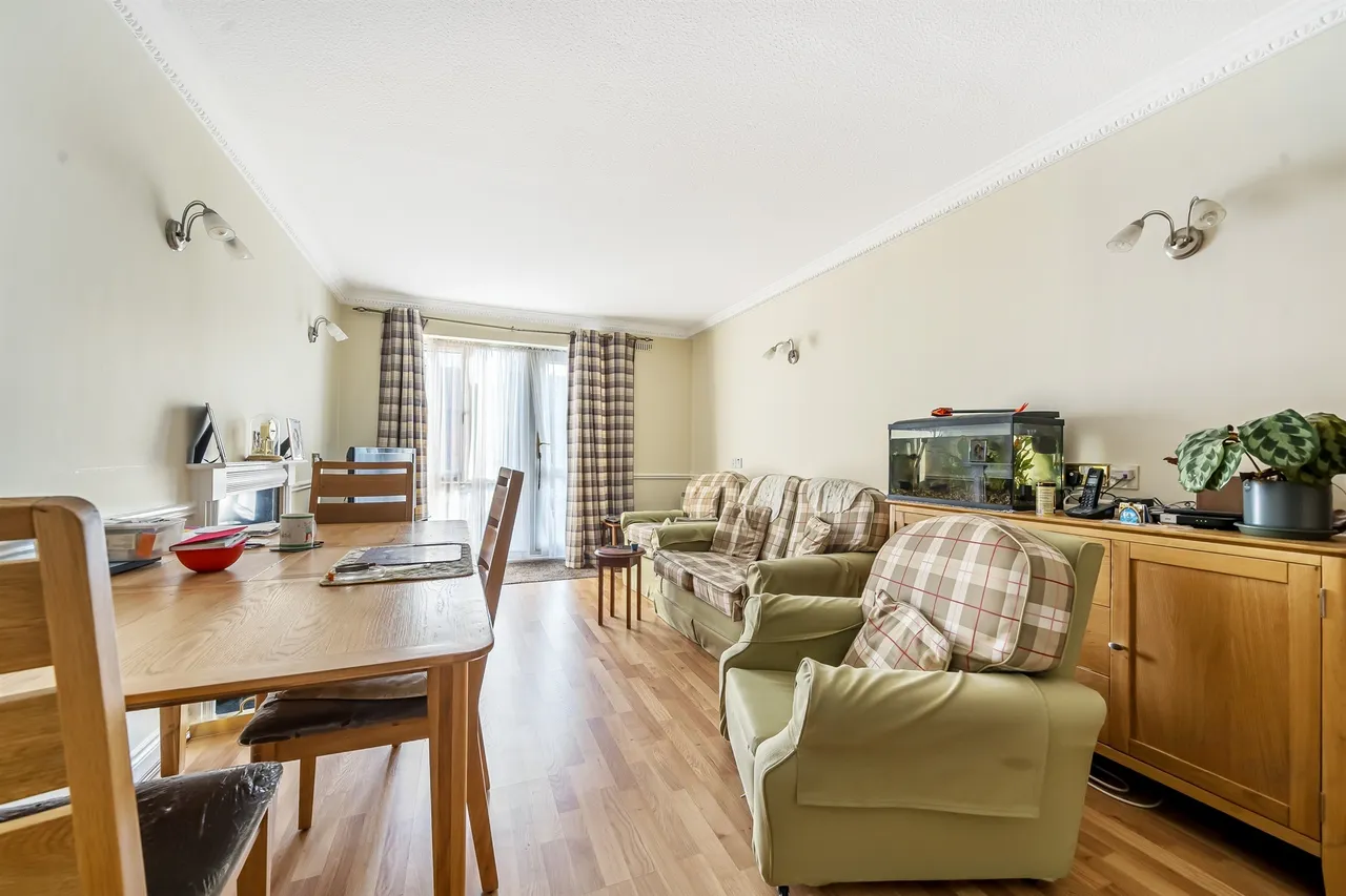 Park Avenue, Enfield, EN1, photo 2
