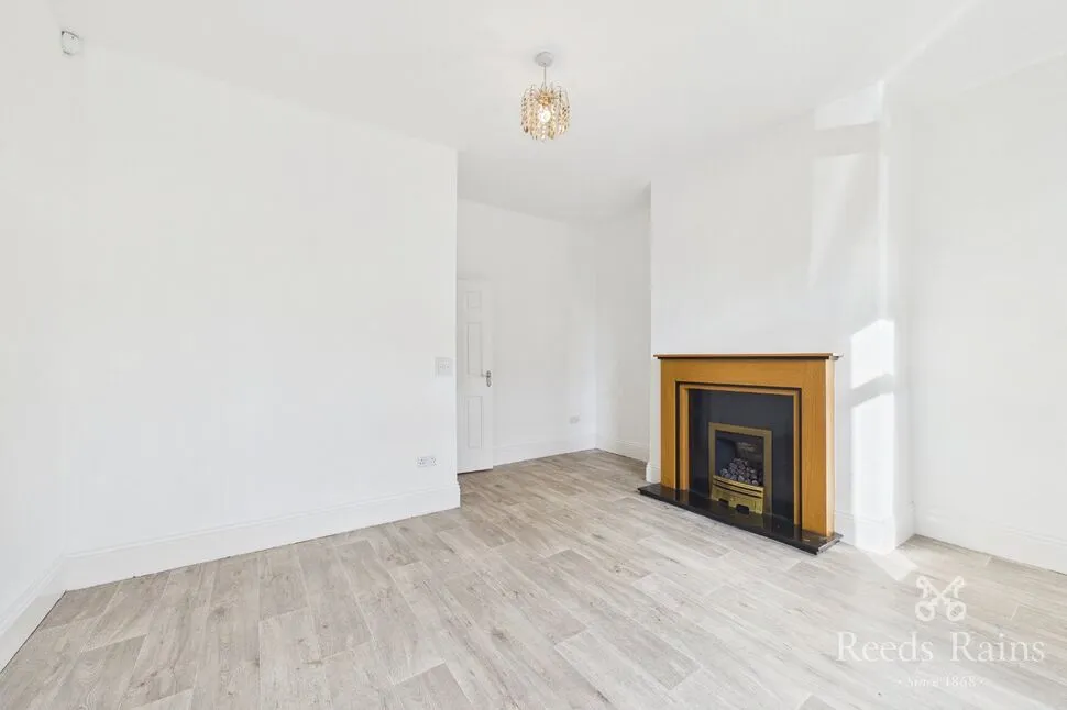 Cambridge Street, Heckmondwike, WF16, photo 5