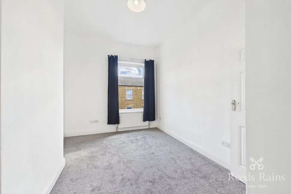 Cambridge Street, Heckmondwike, WF16, photo 14