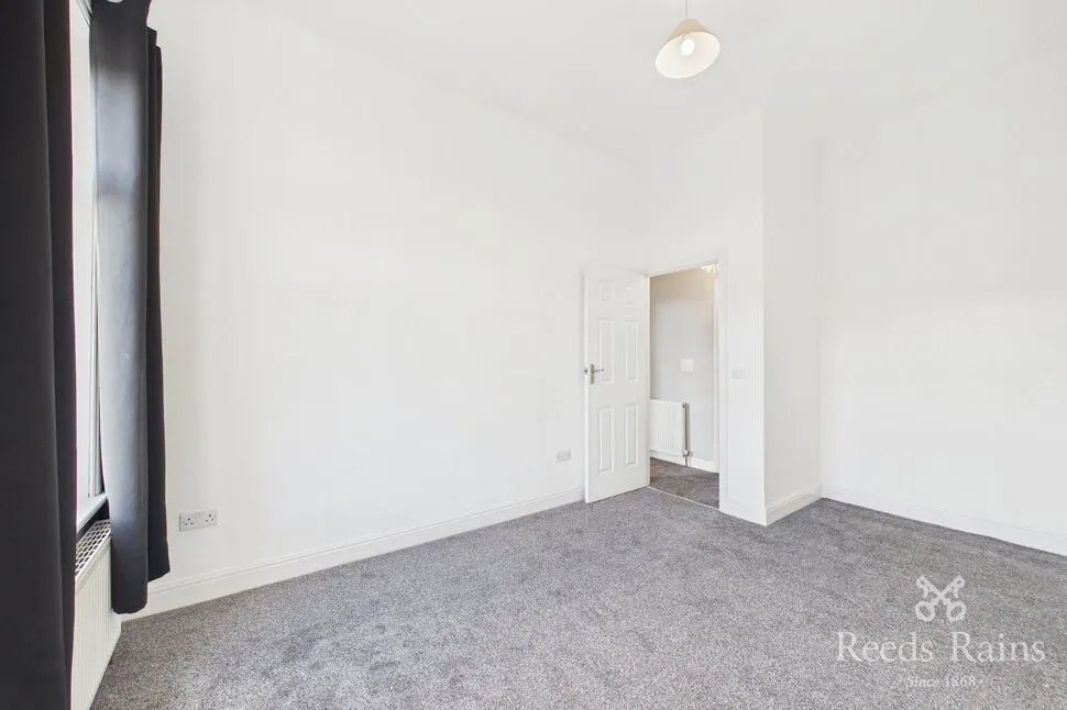 Cambridge Street, Heckmondwike, WF16, photo 10