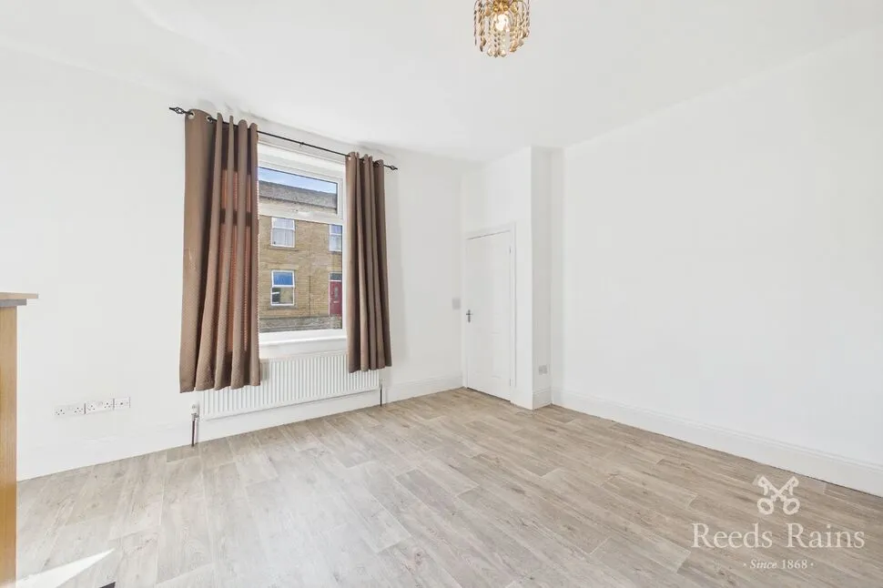 Cambridge Street, Heckmondwike, WF16, photo 4