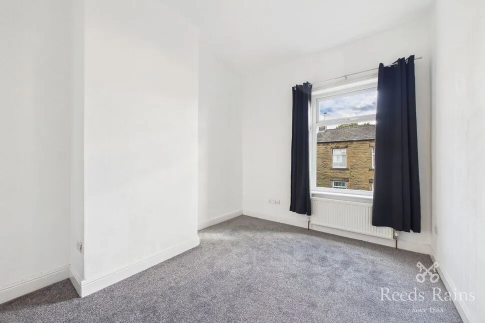 Cambridge Street, Heckmondwike, WF16, photo 9