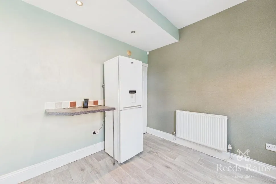 Cambridge Street, Heckmondwike, WF16, photo 8