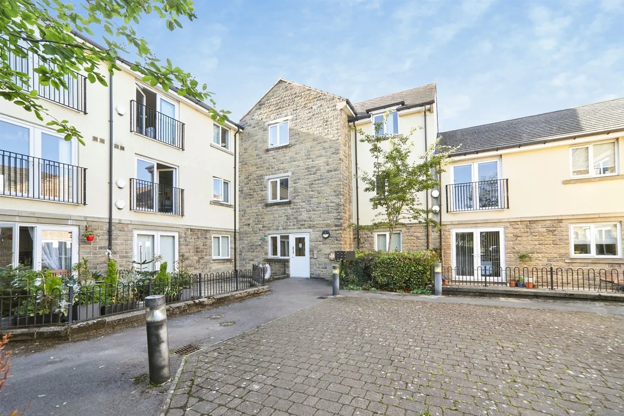 2 bed flat for sale — Station Square, Stanningley, Pudsey