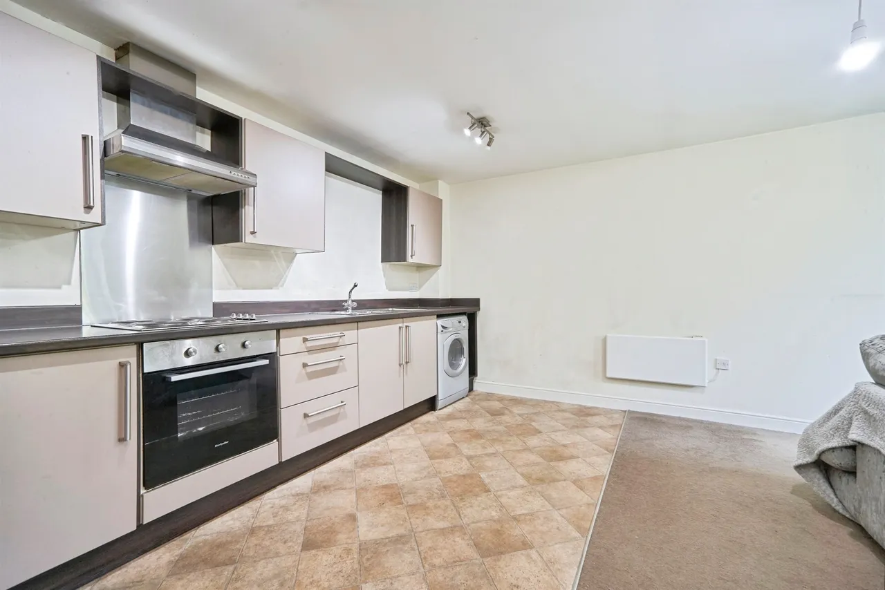 Station Square, Stanningley, Pudsey, photo 6