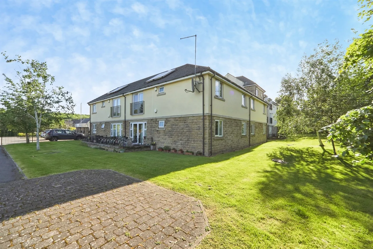 Station Square, Stanningley, Pudsey, photo 4
