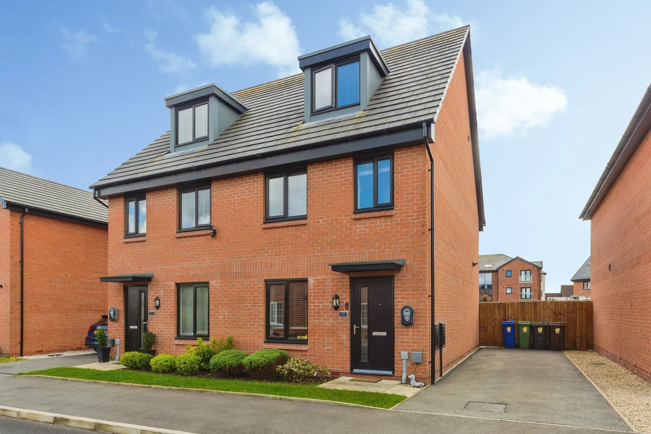 3 bed house for sale — Silver Lane, Manchester
