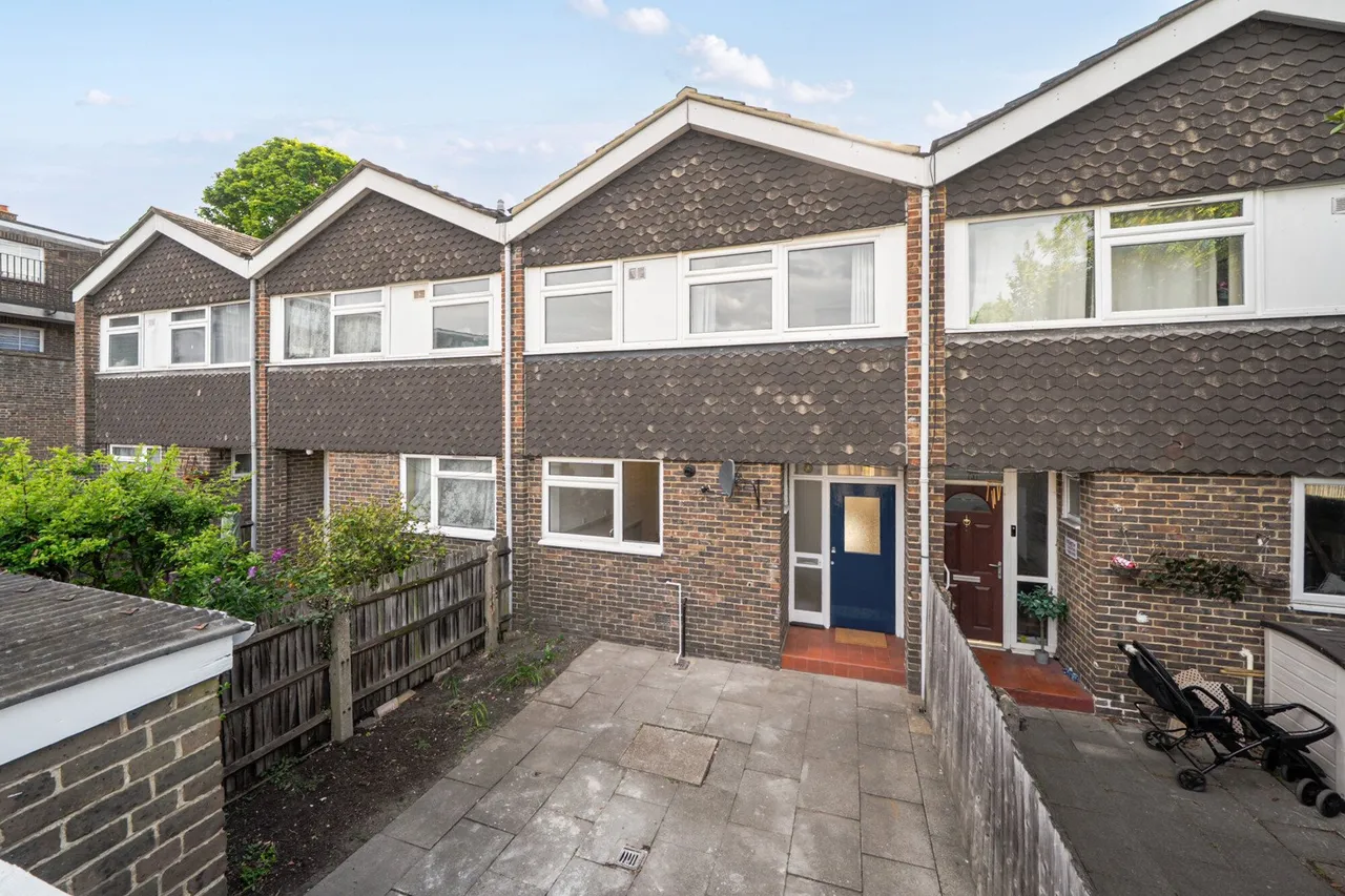 3 bed house for sale — Baring Road, SE12