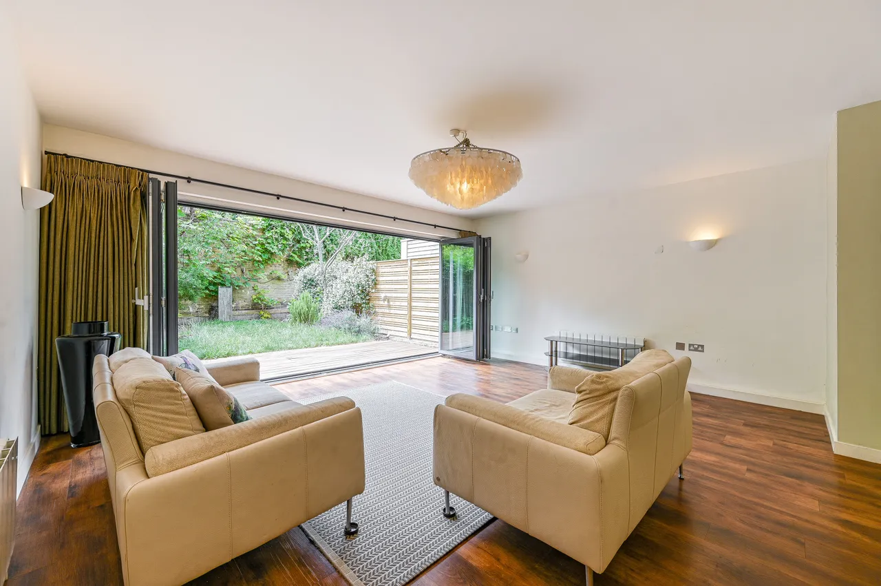 4 bed house to rent — 22 Axis Court, Woodland Crescent, London