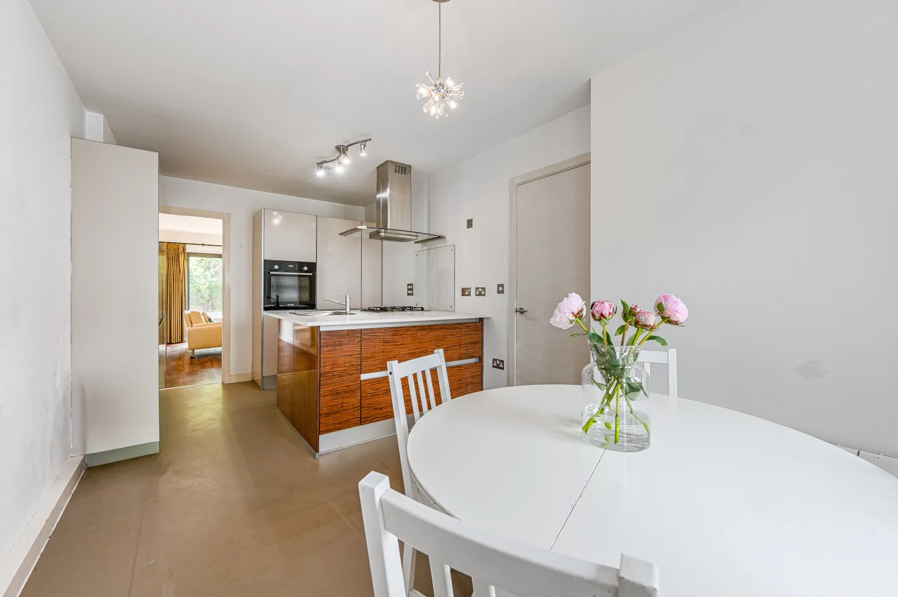 22 Axis Court, Woodland Crescent, London, photo 3