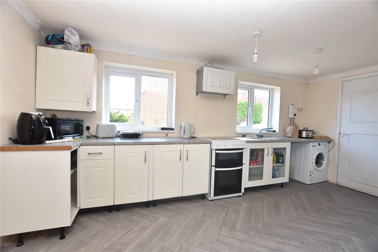 Thorpe Road, Pudsey, LS28, photo 12