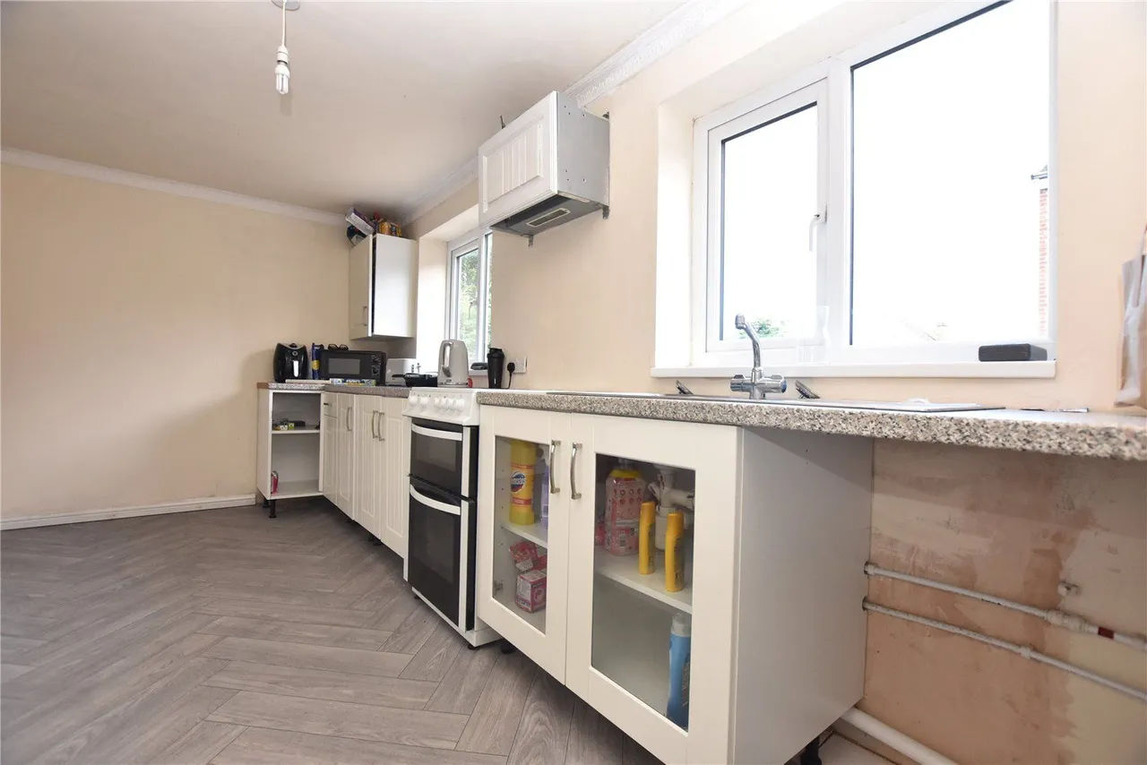 Thorpe Road, Pudsey, LS28, photo 13