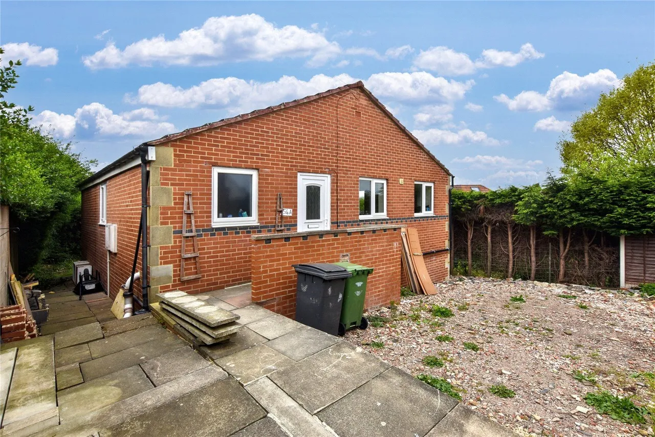 Thorpe Road, Pudsey, LS28, photo 19