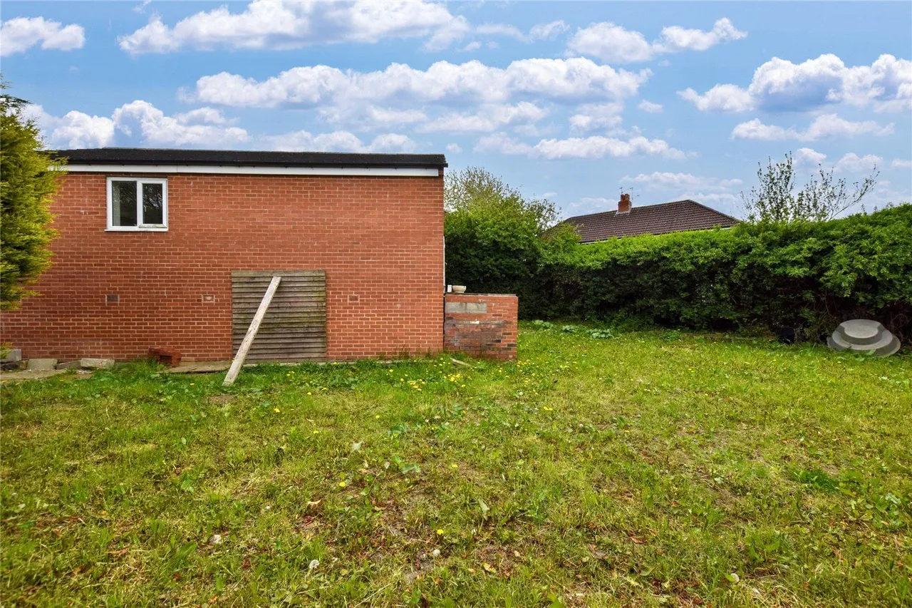 Thorpe Road, Pudsey, LS28, photo 18