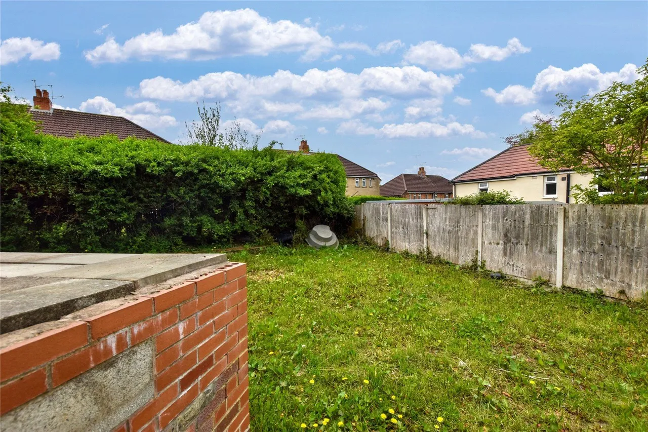 Thorpe Road, Pudsey, LS28, photo 17