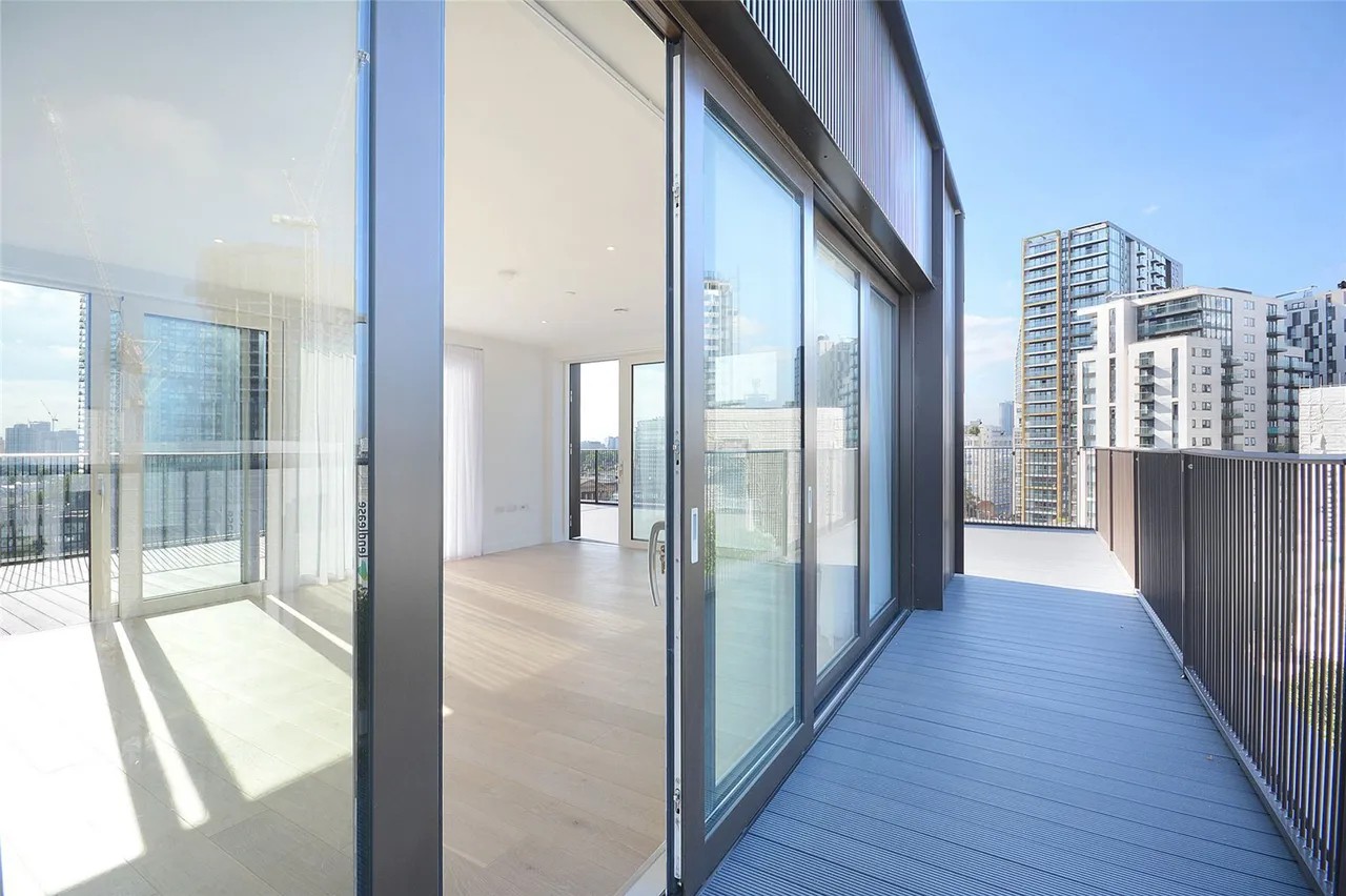 Flat 901, Weymouth Building, 2 Deacon Street, London, photo 5