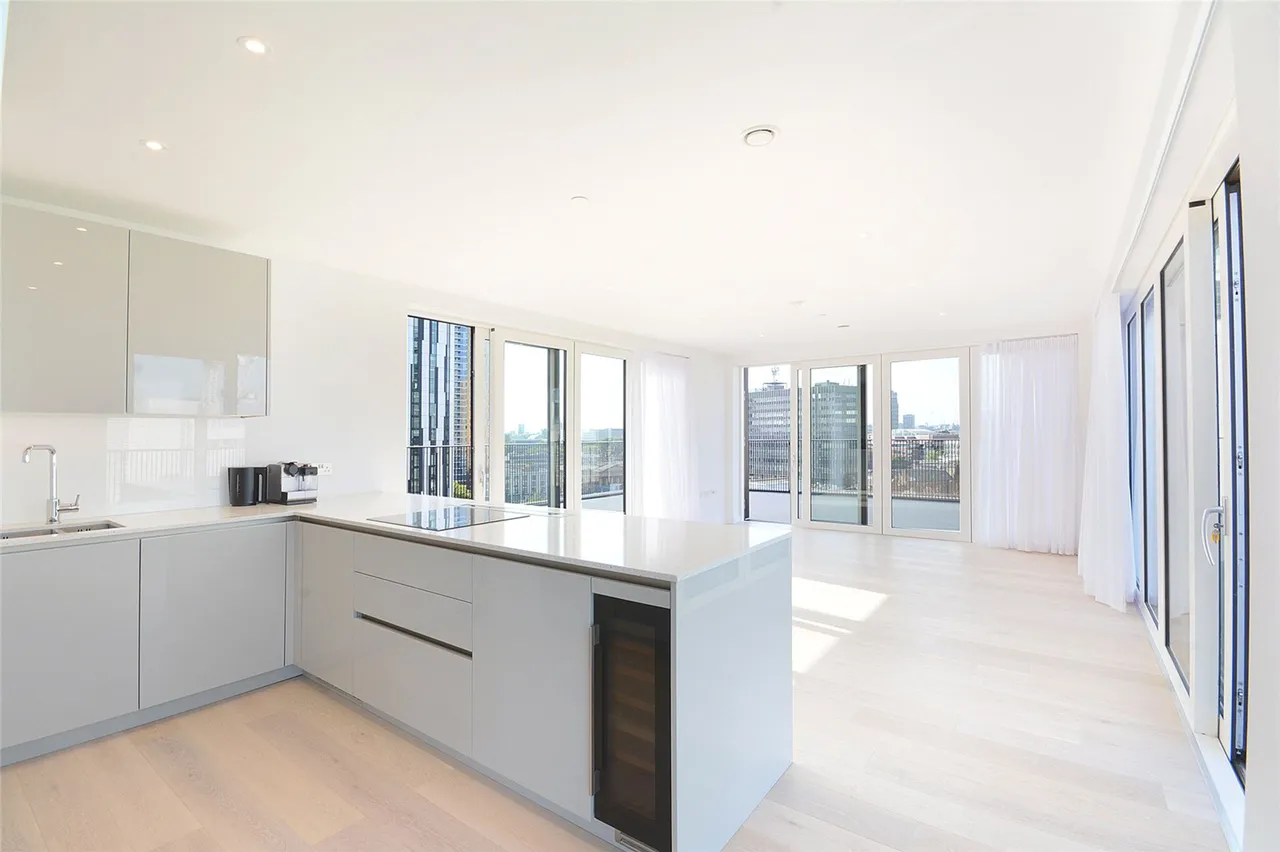 Flat 901, Weymouth Building, 2 Deacon Street, London, photo 2