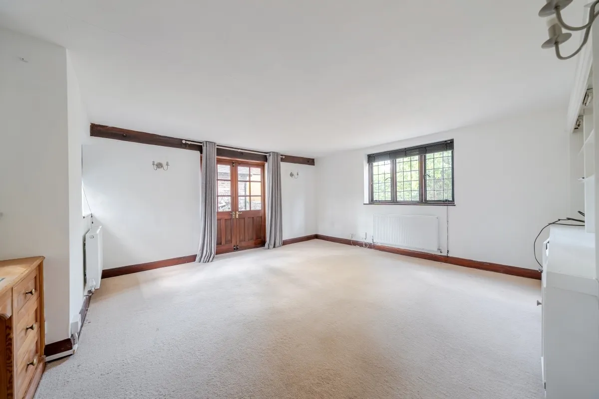 Esher Place Avenue, Esher KT10, photo 8