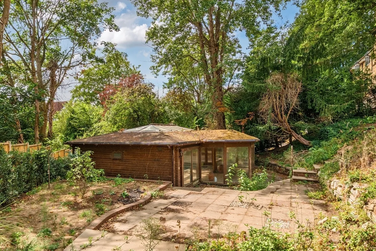 Esher Place Avenue, Esher KT10, photo 9