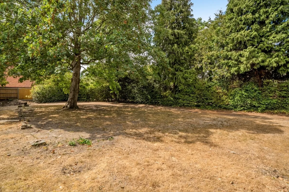Esher Place Avenue, Esher KT10, photo 10