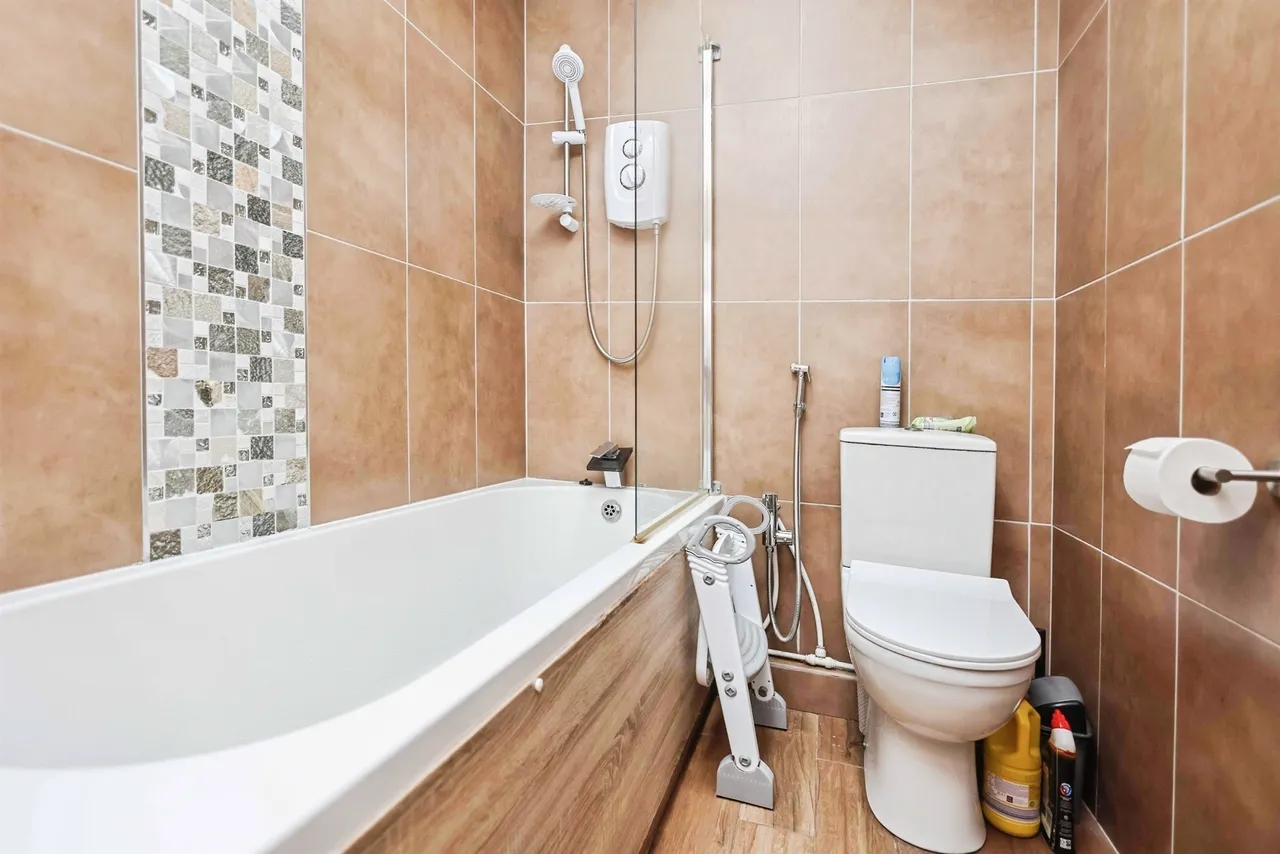 Shard End Crescent, Birmingham, B34, photo 8