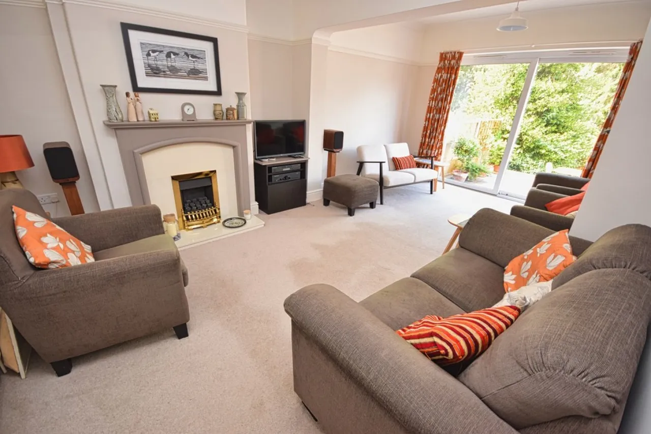 Castle Lane, Solihull, West Midlands, photo 2