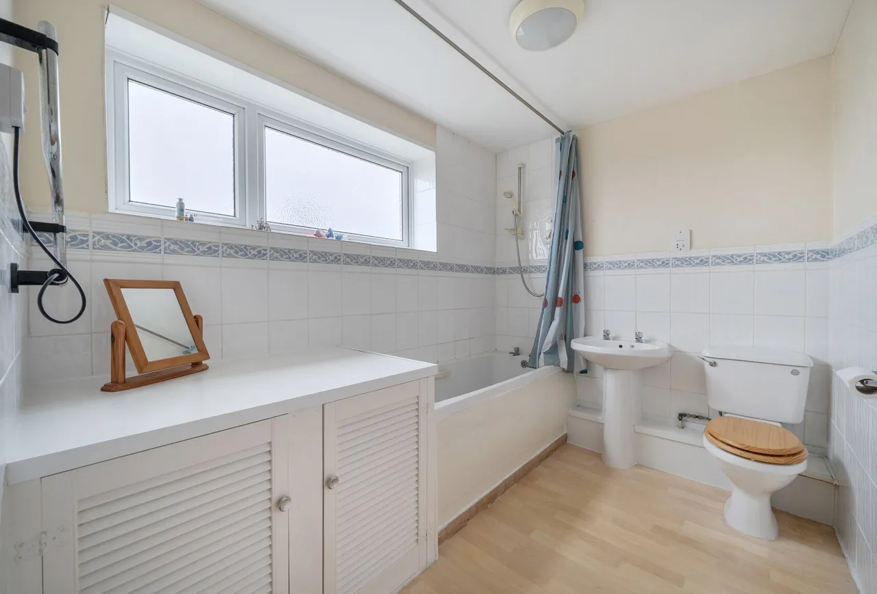 Belworth Court, Cheltenham, GL51 6HQ, photo 6