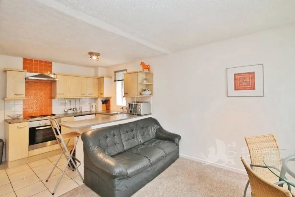 Waverley Court, Woking, GU22, photo 2