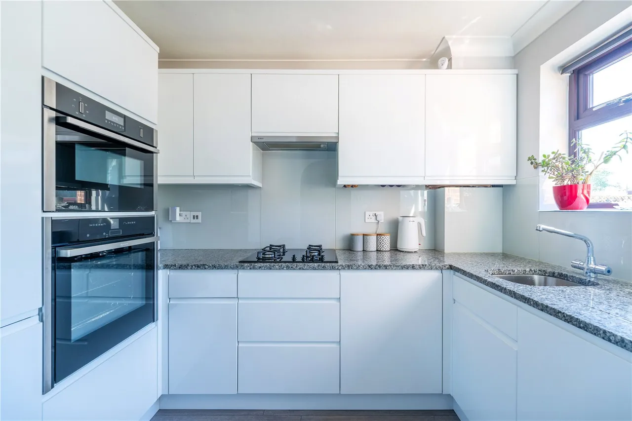 Crispen Road, Hanworth, TW13 6QR, photo 5