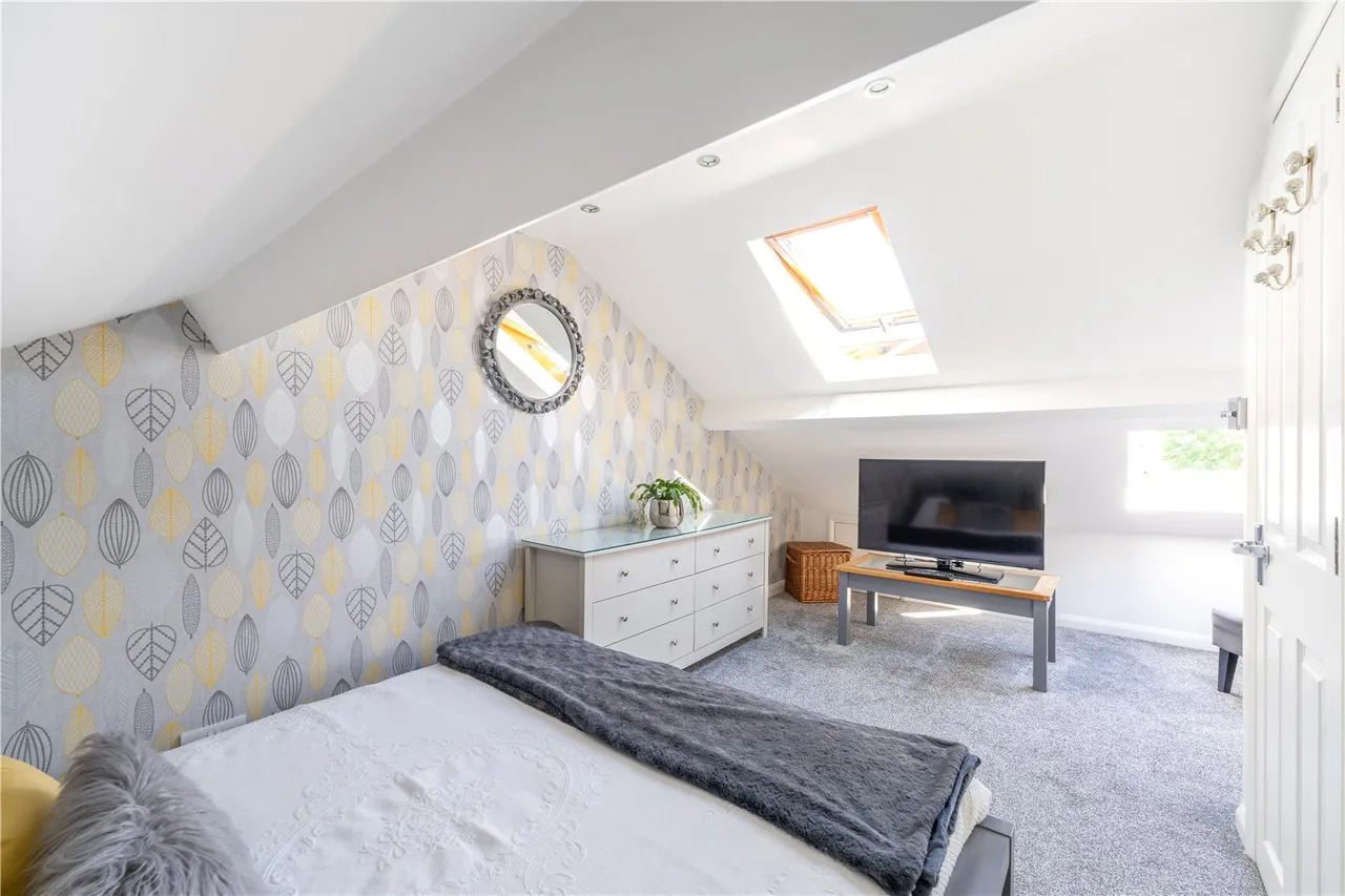 Crispen Road, Hanworth, TW13 6QR, photo 10