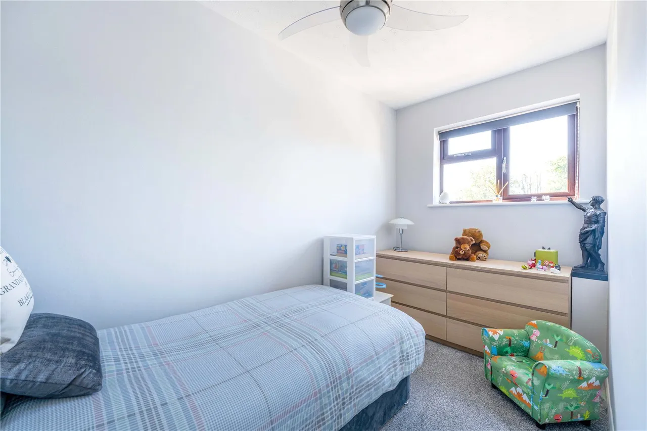 Crispen Road, Hanworth, TW13 6QR, photo 8