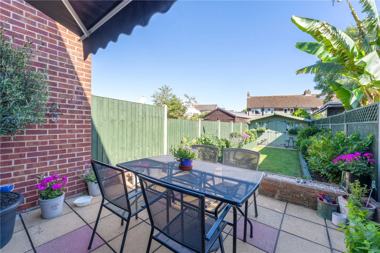 Crispen Road, Hanworth, TW13 6QR, photo 2