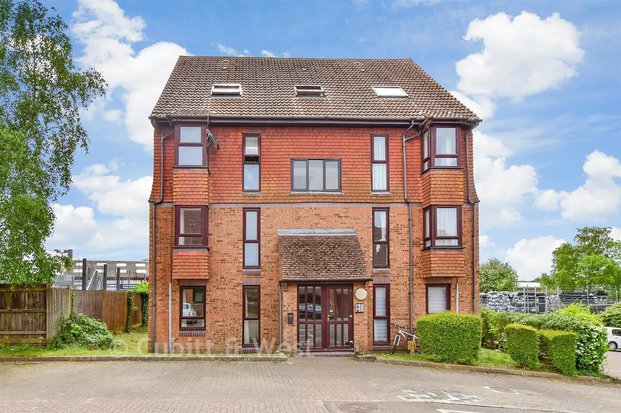 1 bed flat for sale, Meon Close, Petersfield, GU32