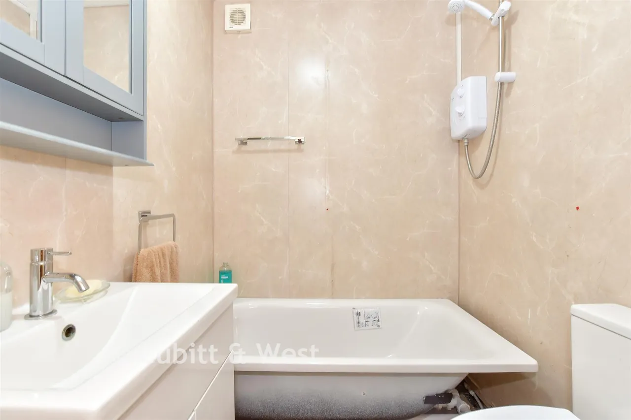 Meon Close, Petersfield, GU32, photo 6