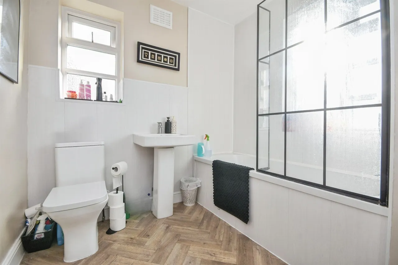 Orchard Avenue, Brentwood, CM13, photo 15