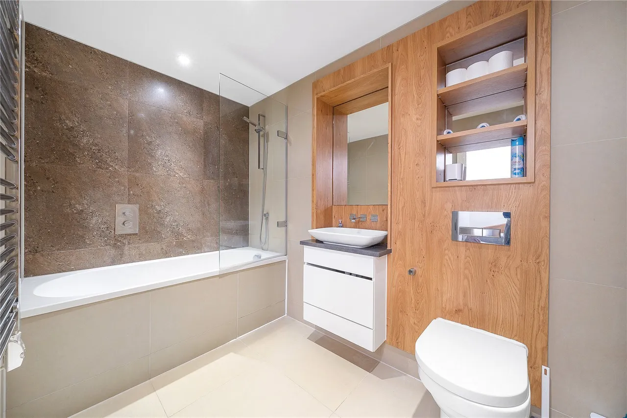Sir Alexander Close, London, W3, photo 15